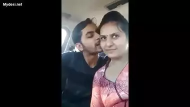 mumbai couple in car romance