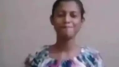 Cute Lankan girl showing her boobs