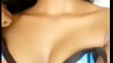 Desi cute girl show her boob selfie video