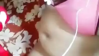 Desi Hot bhabhi exposed her sexy body