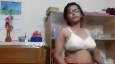 Bangladeshi Chashmish Chubby Girl Video