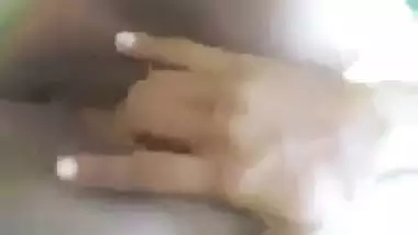 Very Horny bhabhi fingering
