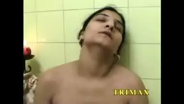 Bootylicious & hot XXX desi aunty takes bath and masturbates on camera