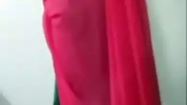 Horny desi girl showing boobs and feel sexy in saree