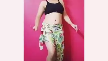 sexy desi girl in black bra belly dance