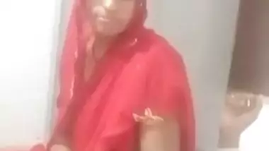 Bhabhisa gives a handjob to young devar in Rajasthani sex