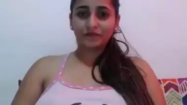 Desi cam girl masturbating for her fans