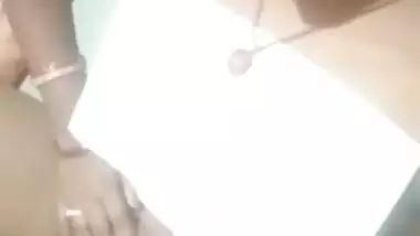 Sexy Desi Bhabhi Shows Boobs and Pussy