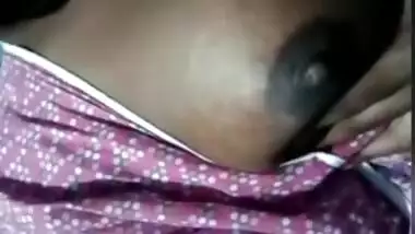 Today Exclusive- Desi Girl Showing Boob Sto Lover On Video Call