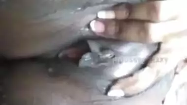 south Indian collage girl स्कूल की लड़कीvideo call fun with her boyfriend in rainy outdoor