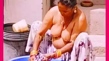 Desi Indian Village Mature Aunty Bathing Video