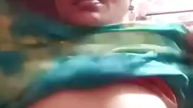 Desi hot bhabi nice boobs