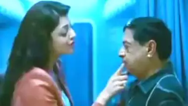 kajal agarwal hot kiss with old man unseen deleted clip