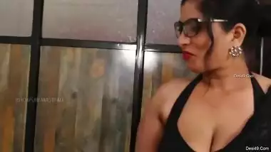 Today Exclusive- Desi Guy Romance With Sex Doctor