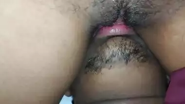 Pussy licking කිම්බ ලෙවකකා මෑ ඇටේ සුප්පු කරද්දී, ගෑනිට සැප කෑගහනවා asian