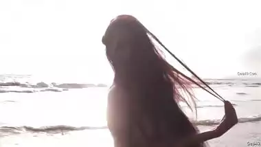 Exclusive Beach Dance Clip With Poonam Pandey