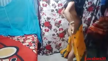 Dude sees his Desi girl changing clothes and gives her hard XXX fuck