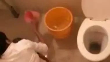 Rishika bhabhi recorder while peeing by hidden cam