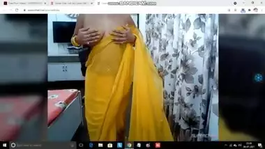 Sexy Indian cam girl strips and dance naked on a webcam