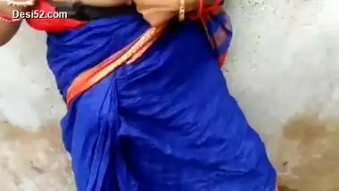 Desi village bhbai outdoor pissing