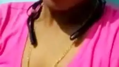 Desi Girl Shows her Boobs on vc