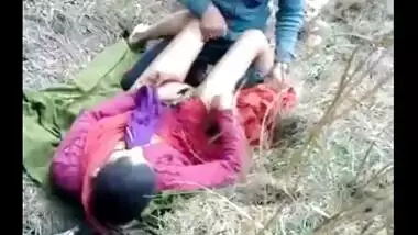 Kashmiri village girl outdoor sex with neighbor