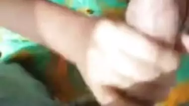 Saloni desi babe handjob for BF and takes cum