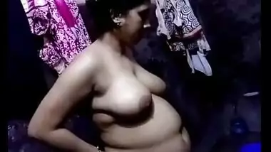 Bengali village bhabhi caught during her shower