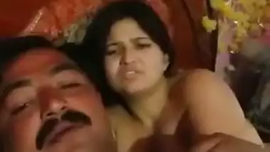 Desi cute girl after fucking with her dad best friend