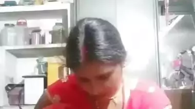 Bhabhi Showing Pussy to Fans