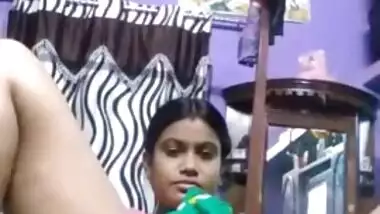 Desi aunty flashing chut video