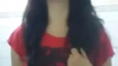 Shilpa Topless, Shows Cute Boobs to Bf “Mujhe to yaad hi ni, ki maine Bra ni pehni”