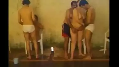 Group sex clip between many gals and lads in swimming pool