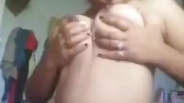 Cute Desi Girl Showing Boobs