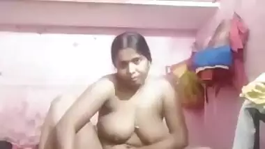 Super horny Desi Bhabhi masturbating on cam