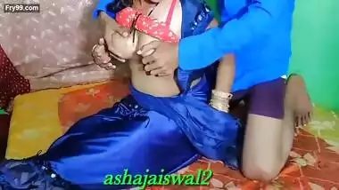 Blue sharee me indian hot mom ki chudai