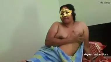 Chubby Indian Aunty Fingering Her Sexually Straved Pussy