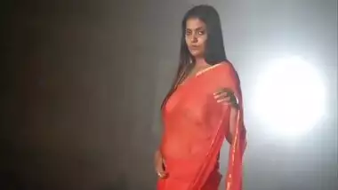 Desi Beauty Shows Boobs In Red Saree