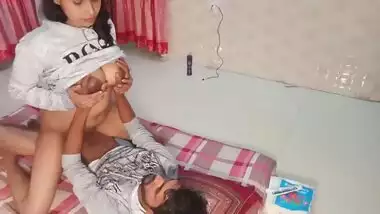 Bearded Desi man thrusts erect cock into sister's cunt in MMS vid