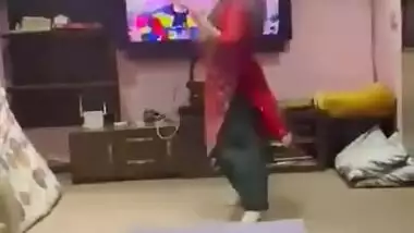 Pk sexy bhabi nude dance