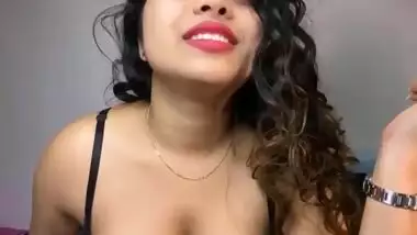 _neesha_414_ Fully Nude Showing Boobs, Pussy & Asshole and Masturbating on StripChat