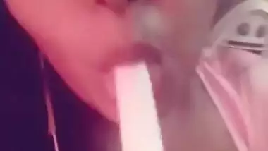 Desi cute fing her hot pussy