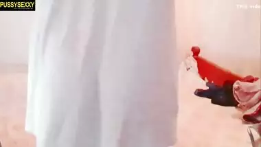 Sri Lankan In Room Sex Hot Bootyරැම් ගියපු කෙල්ල කොල්ලට බැන බැන ඇදුම් අදිනවා
