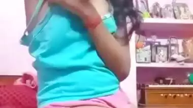 Cute Desi Girl Showing Her Boobs And Pussy