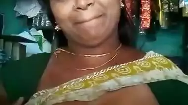 Tamil bhabhi shows her boobs indian sex video