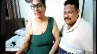 Tamil Couple Tarivishu on Cam Play Hot