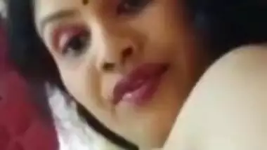 Desi bhabi show boob