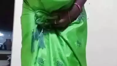 Tamil Wife Remove Saree