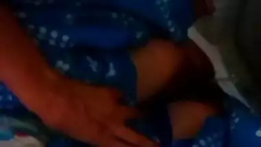 Desi village bhabi fingering pussy selfie video making