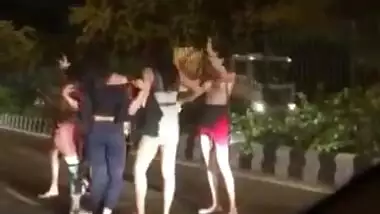 Sexy Shemales Stripping On Delhi Main Road